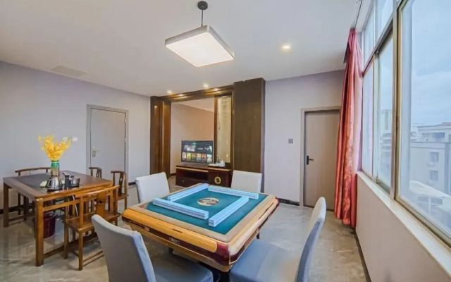 Zhongying Hotel (Zhanjiang Lingnan Normal University)