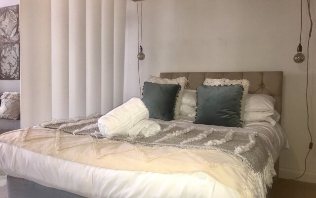 Flat 1 Queens Point