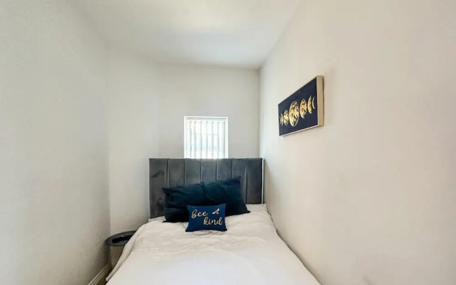 Stunning Detached Hidden King Suite Abode