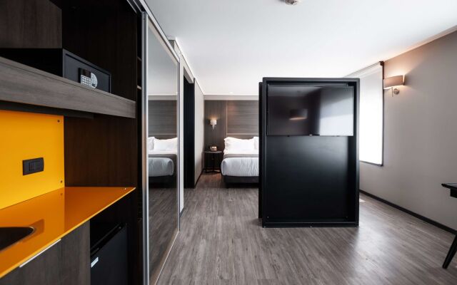 Ola Santiago Providencia, Tapestry Collection by Hilton