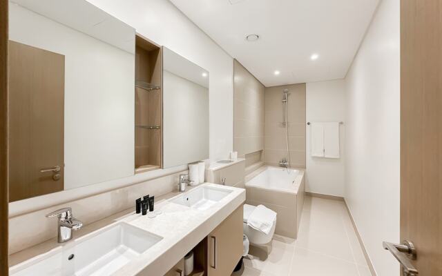 Breathtaking 3BR with Sea & Marina