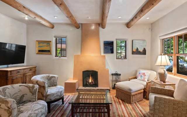 Casa Artista - A Work Of Art, One Block to Canyon Rd