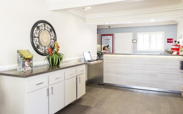Anaheim Islander Inn and Suites