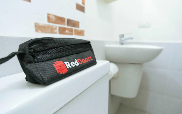 RedDoorz @ Jalan Arifin Ahmad Pekanbaru