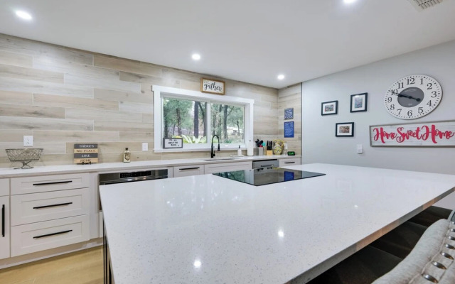 Inverness Getaway ~ 4 Mi to Henderson Lake!