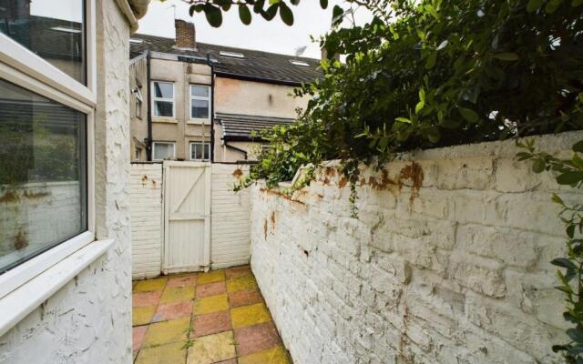 Contemporary 4BD Home nr Liverpool City Centre