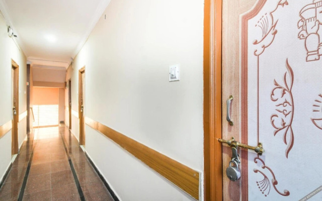 Sri Srinivasa Lodge by OYO Rooms