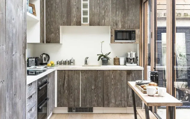 Retreat to a Stylish Flat in Chelsea