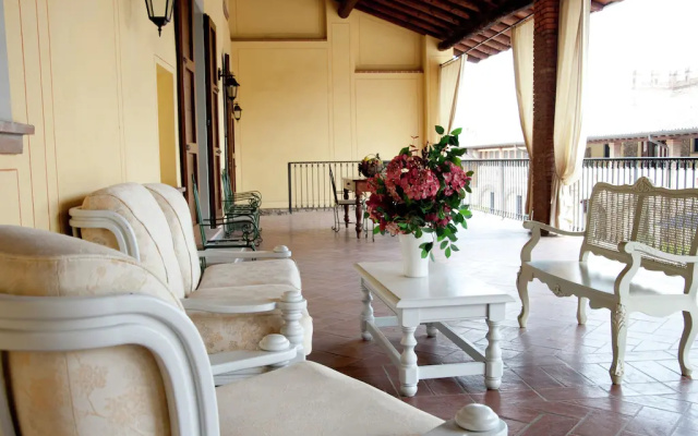 Snug Apartment in Monticelli Brusati near lake Iseo