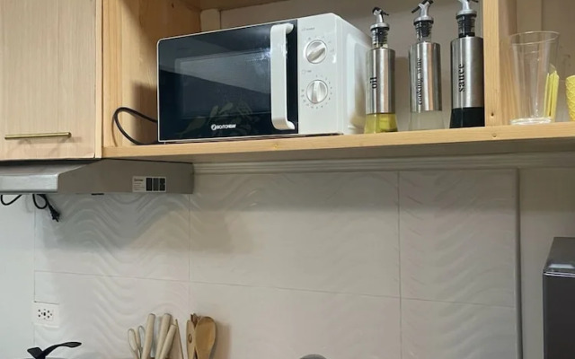 Spacious Modern Condo with Balcony