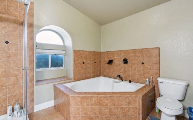 Elegant Escape 4 Bedroom Home by RedAwning