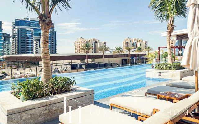 LUX Iconic Views at The Palm Tower 5