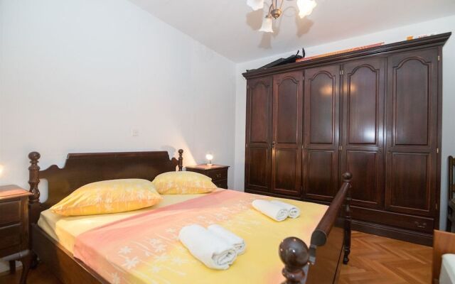 Apartments and Room Nevenka