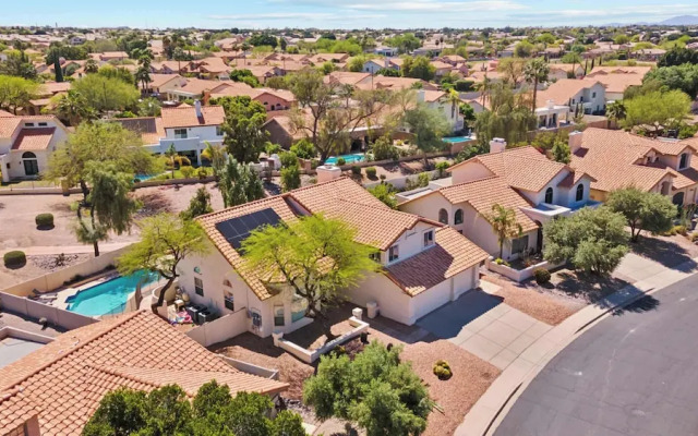 Red Mountain Retreat 5 BDR w/ Heated Pool!