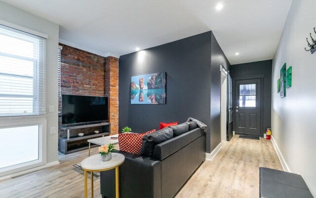 Upscale 2BR Apt - Prime Location w Netflix