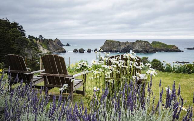 The Harbor House Inn