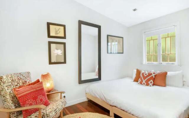 Lovely 2 Bedroom Terrace House in West End