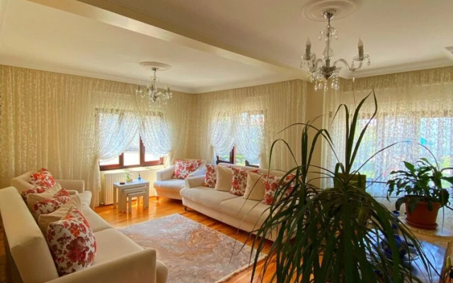 Cozy Villa With Backyard and Fireplace in Sapanca