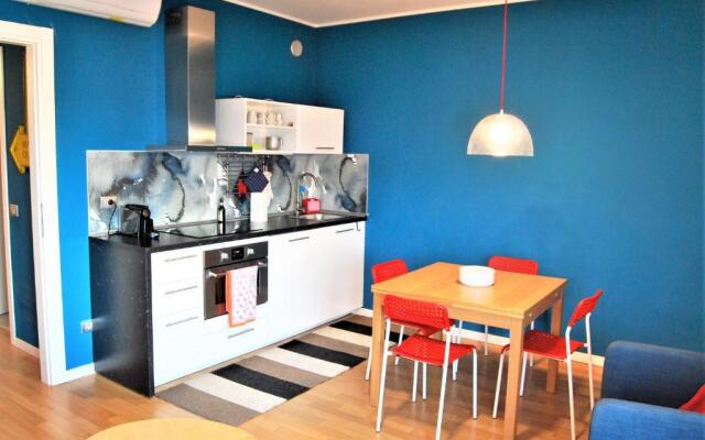 Modern & Bright Flat - 2 Min From the Sea