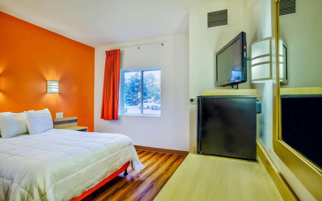 Motel 6 Burlington, ON - Toronto West - Oakville