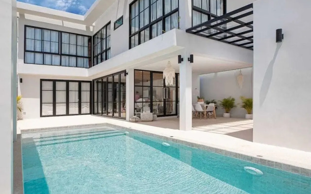 Mediterranean-Asian 3BR Villa Cristina