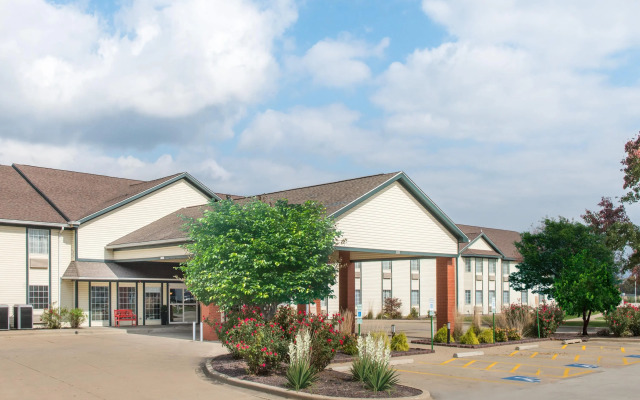 Ramada by Wyndham Springfield North