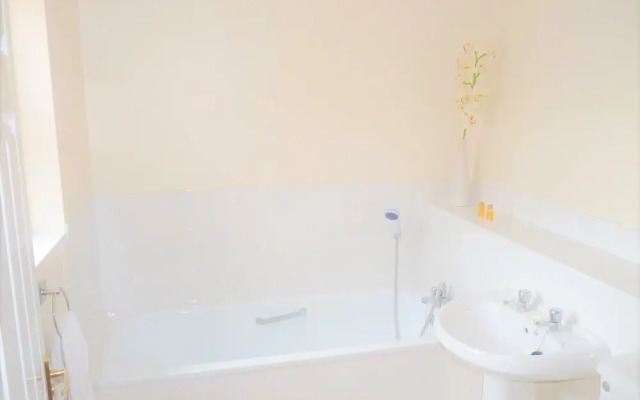 2-bedroom House Near Town With Superfast Wi-fi