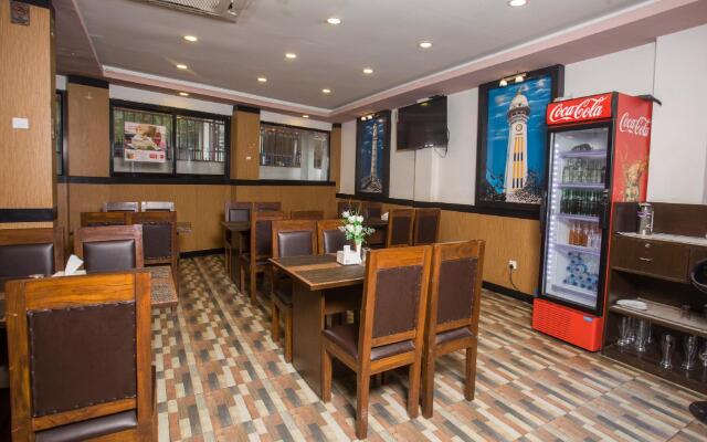 OYO 11474 Gangaur Regency Boutique Hotel