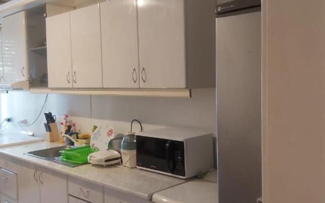 Family 4 rooms apartment in house with garden