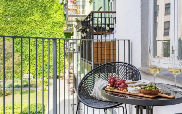 Sanders Shield - 3 Bedroom Apartment With Balcony