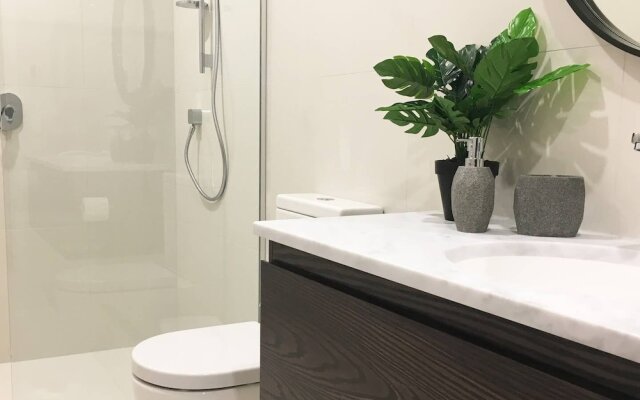 Remarkable Lake View Townhouse Queenstown Hill