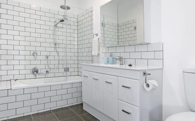 Fielding's Lair - the ultimate family retreat - House & Bungalow