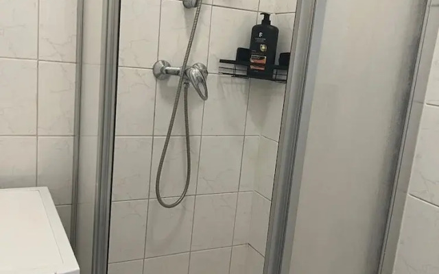 Modern 1BR City Apt for 5 Great Location