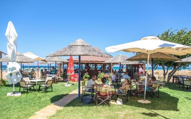 Pinelopi Beach Suites
