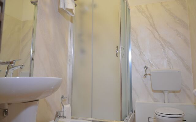 Moonlight Hotel & Suites