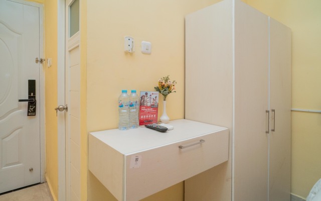 RedDoorz Plus Syariah near Pasar Turi