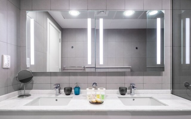 LUX Holiday Home - Royal Bay 1