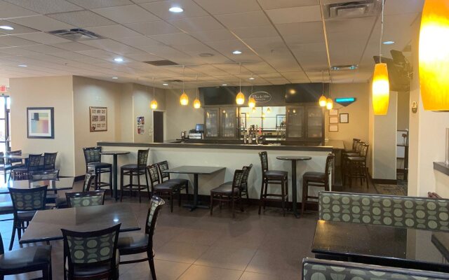 Quality Inn & Suites Downtown Mansfield