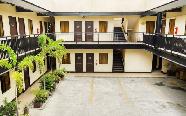 Driggs Suites by OYO Rooms