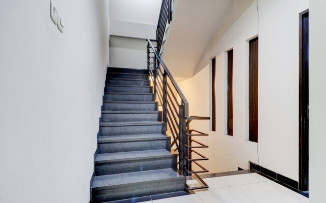 Super OYO Collection O 90641 Sky City Home