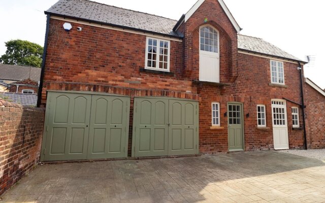 Beautifully Renovated 1880S Coach House With Hot Tub On Edge Of Peak District