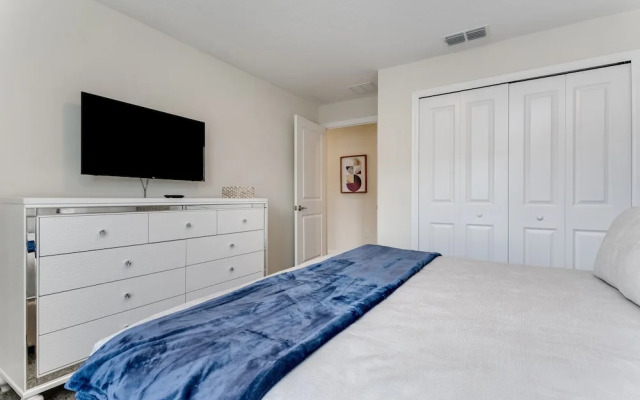 4bed 3Ba Storey Lake Home w. Pool