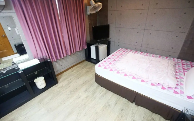 Geumsan Wolyeongsan Motel