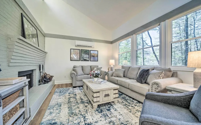 Sapphire Home w/ Grill & Pool Access