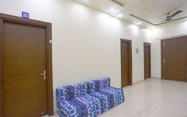 Oyo 41667 Paschim Vihar Inn