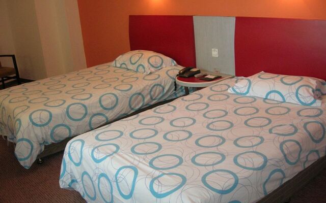 Motel 168 (Shanghai Jinshajiang Road Daduhe Road Metro Station)