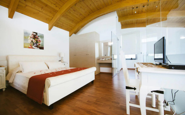 Semi-detached house, Lardos