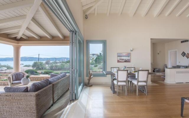 Beautiful Villa Near Sea in Peloponnese