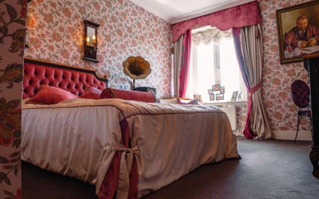 Russkiy Dvorik Boutique Hotel