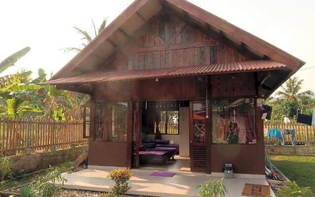 Arya Surf Camp